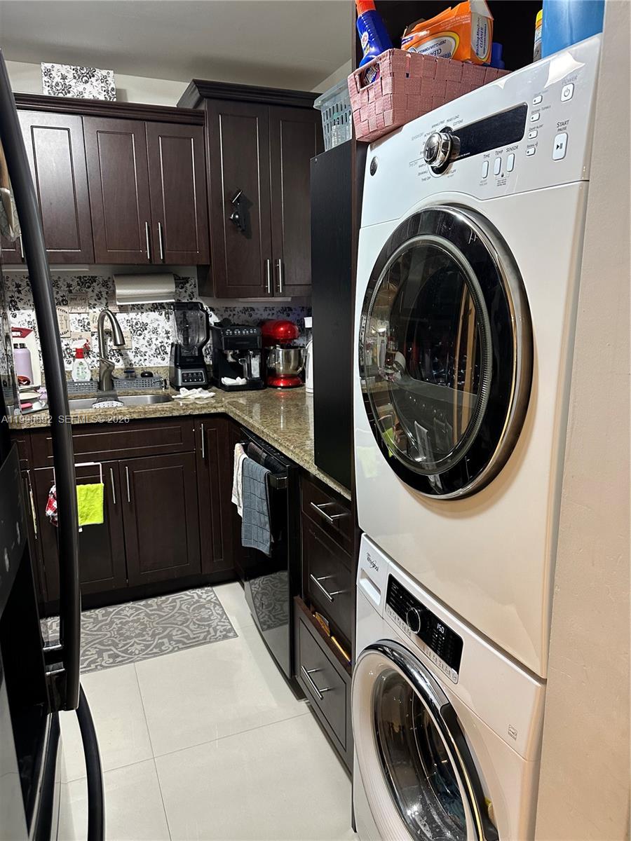 WILLOW WALK OF KENDALL CO - Residential