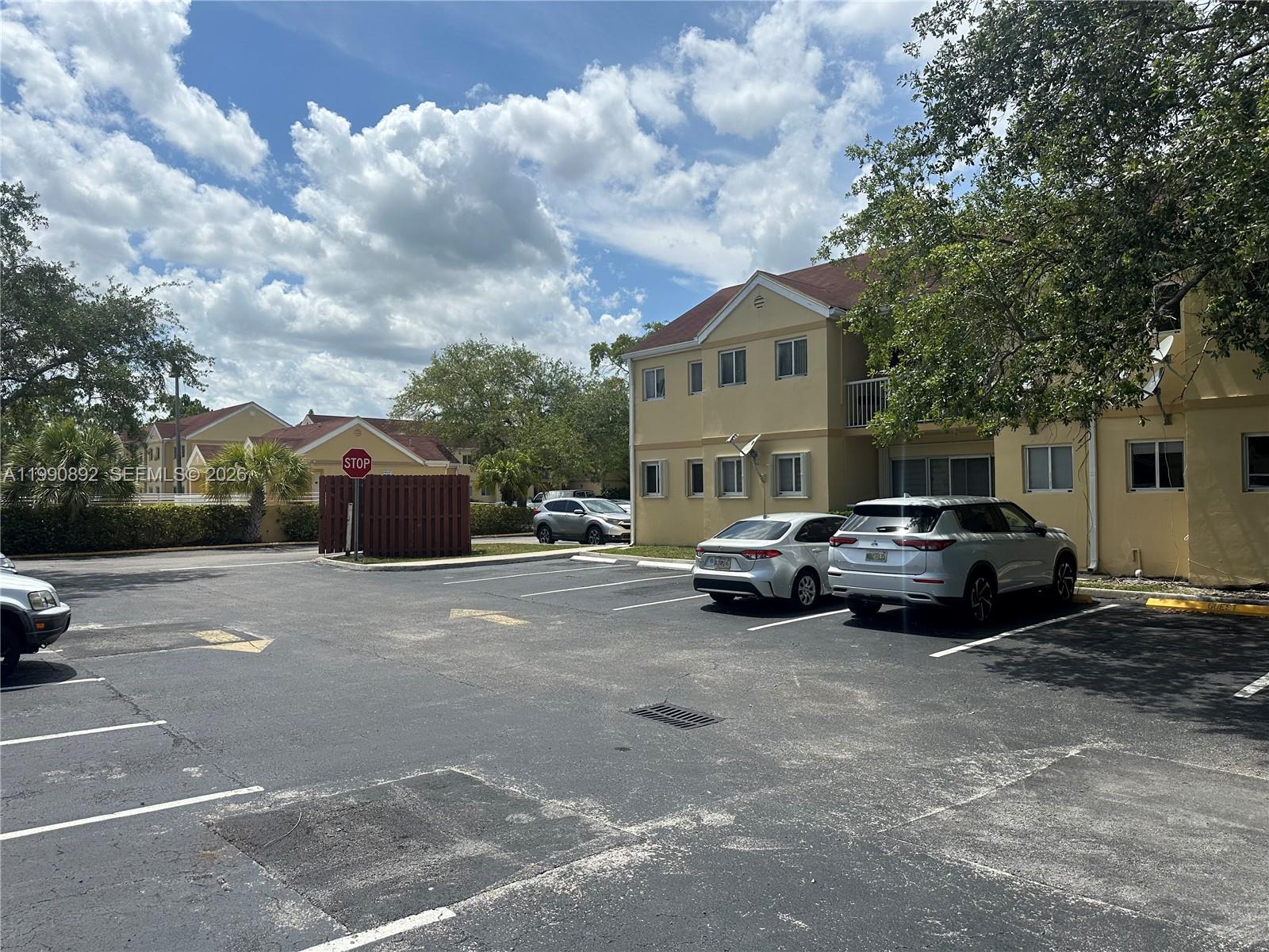 WILLOW WALK OF KENDALL CO - Residential