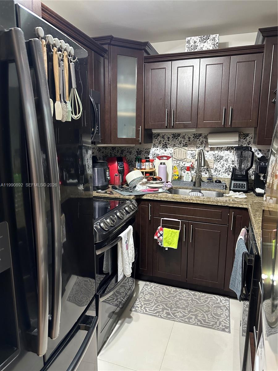 WILLOW WALK OF KENDALL CO - Residential