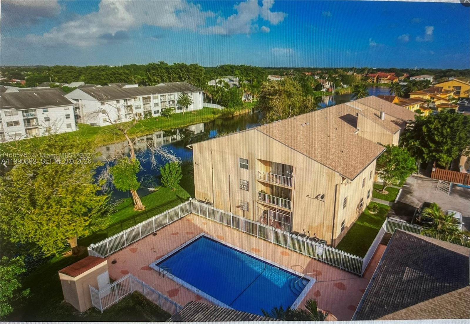 WILLOW WALK OF KENDALL CO - Residential