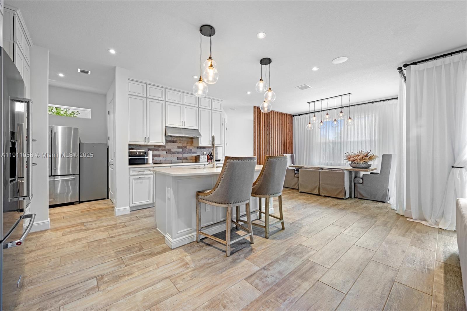 HILLCREST COUNTRY CLUB SO - Residential Lease