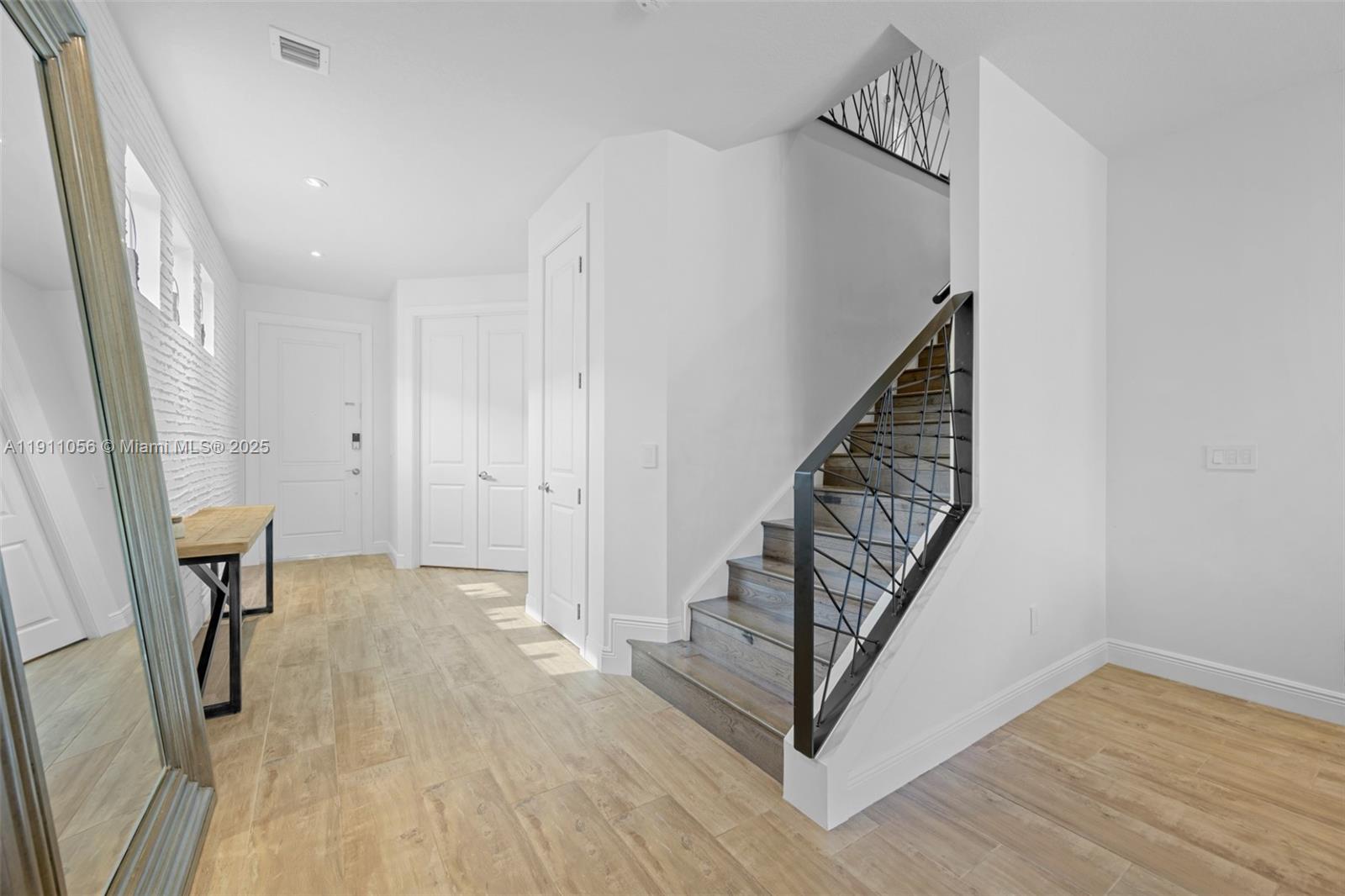 HILLCREST COUNTRY CLUB SO - Residential Lease