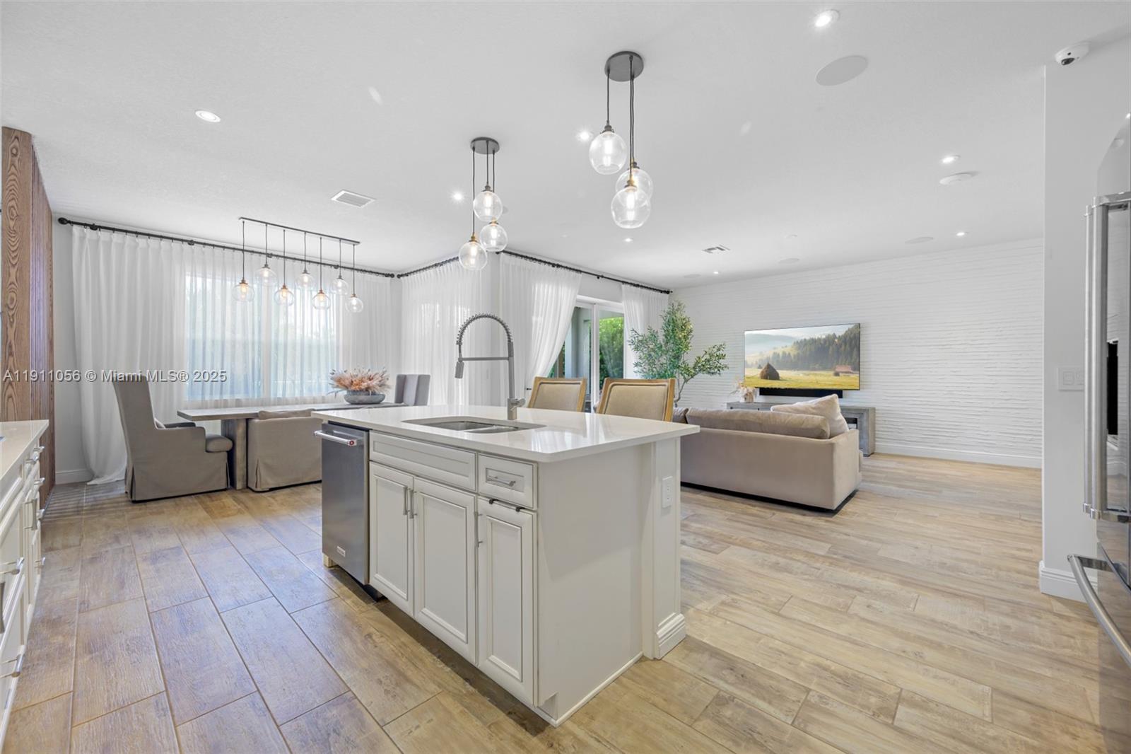 HILLCREST COUNTRY CLUB SO - Residential Lease