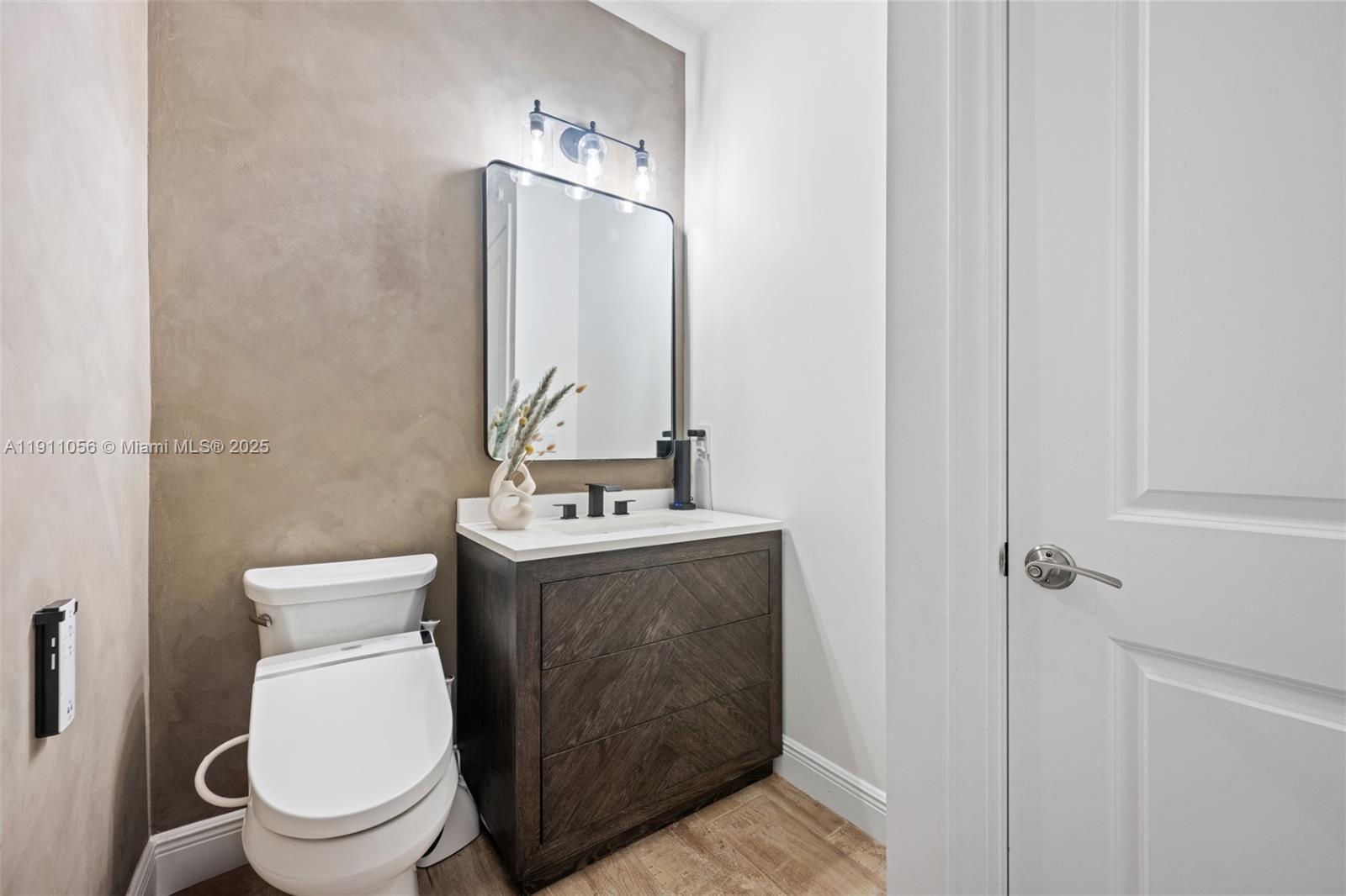 HILLCREST COUNTRY CLUB SO - Residential Lease