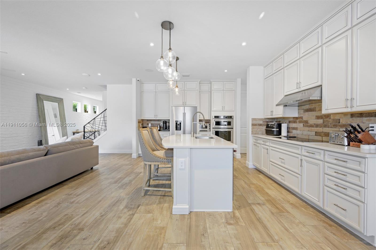 HILLCREST COUNTRY CLUB SO - Residential Lease