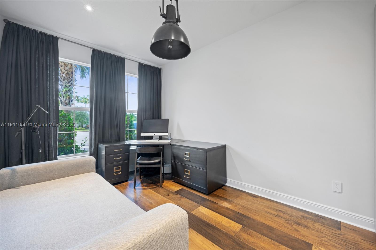 HILLCREST COUNTRY CLUB SO - Residential Lease