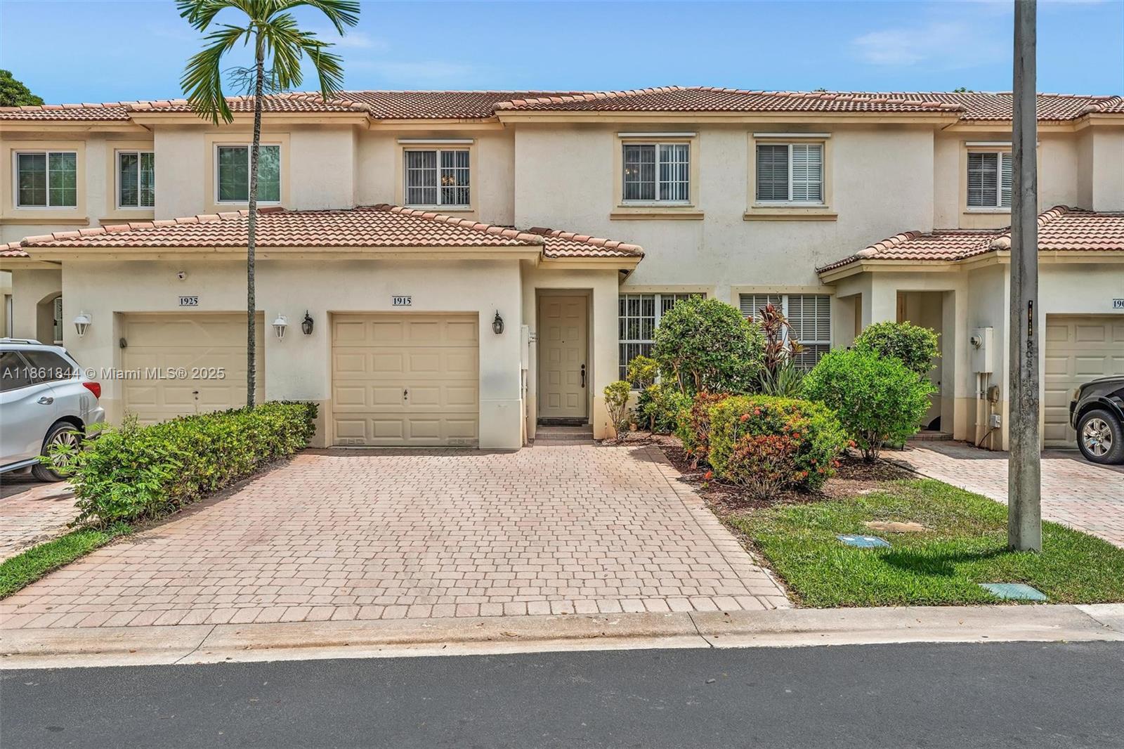 SPACIOUS AND WELL-MAINTAINED TOWNHOME ON PRIVATE WATERFRONT LOT IN GUARD-GATED COMMUNITY. FEATURES INCLUDE: UPGRADED KITCHEN W/ QUARTZ COUNTERTOPS, STAINLESS STEEL OVEN (2019), REFRIGERATOR (2015), DISHWASHER (2019), MICROWAVE (2009) * NEW A/C (2024) * WATER HEATER (2019) * LARGE PRIMARY SUITE W/ WALK-IN CLOSET * 1-CAR GARAGE * LAUNDRY ROOM * CROWN MOLDING THROUGHOUT * UPDATED DOWNSTAIRS BATHROOM. LOW HOA FEE INCLUDES LAWN MAINT, CABLE, INTERNET, ALARM, CLUBHOUSE, TENNIS COURTS, COMMUNITY POOL, FITNESS CENTER, PLAYGROUND, ETC. CLOSE TO HOUSES OF WORSHIP, SHOPPING, HIGHWAYS, AND AIRPORTS. HURRY!
