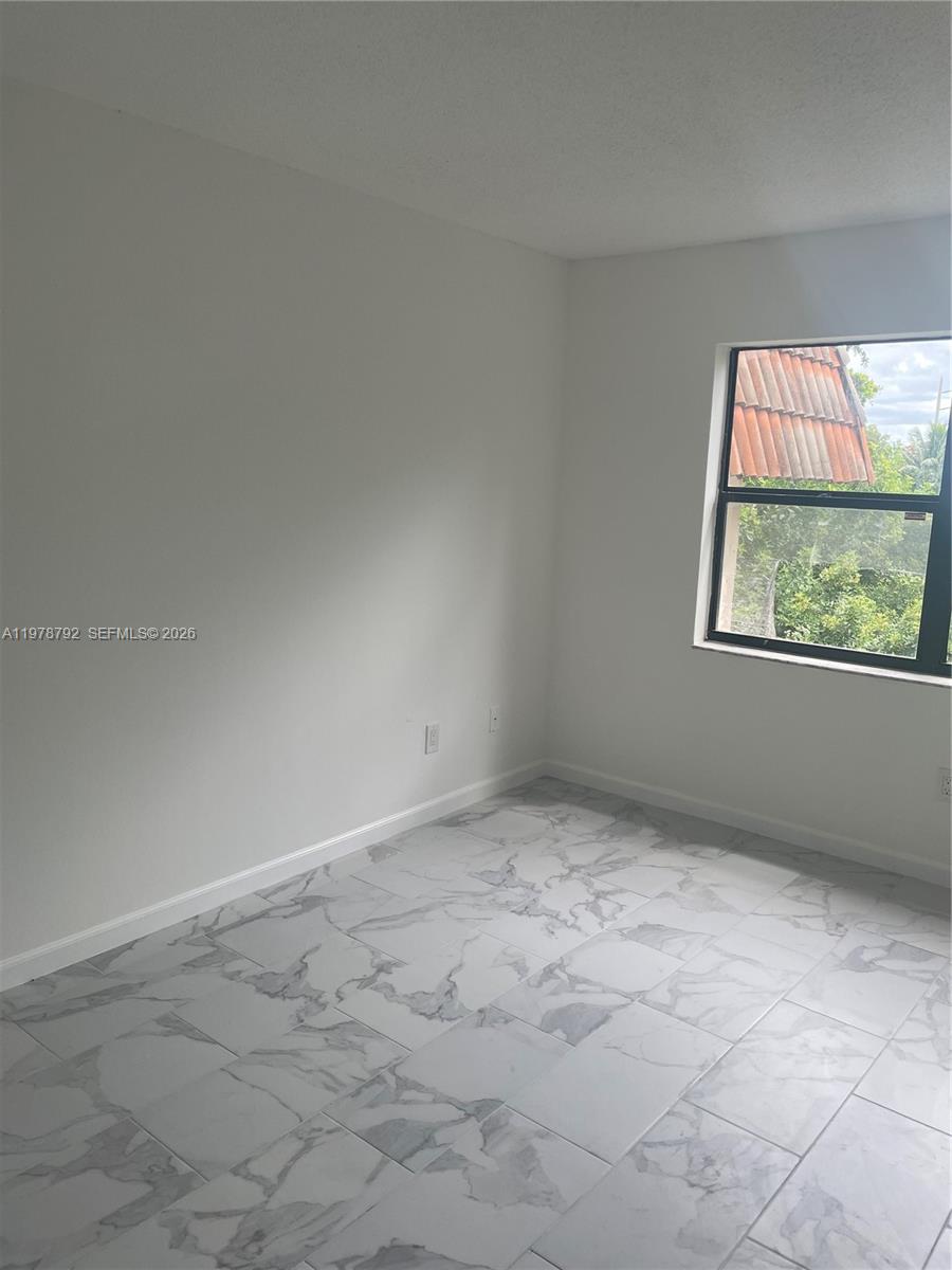 20725 NE 8th Ct 203-11, Miami, FL, 33179/$226,900 1 20725 NE 8th Ct 203-11