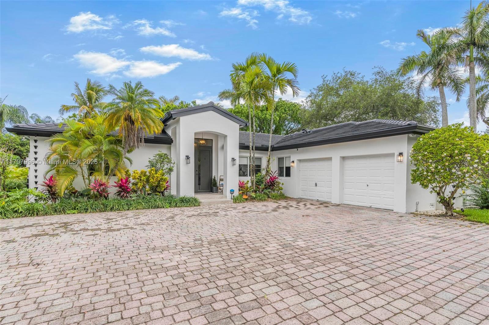 7560 Sw 144th St, Palmetto Bay, Miami-Dade County, Florida - 5 Bedrooms  
5 Bathrooms - 