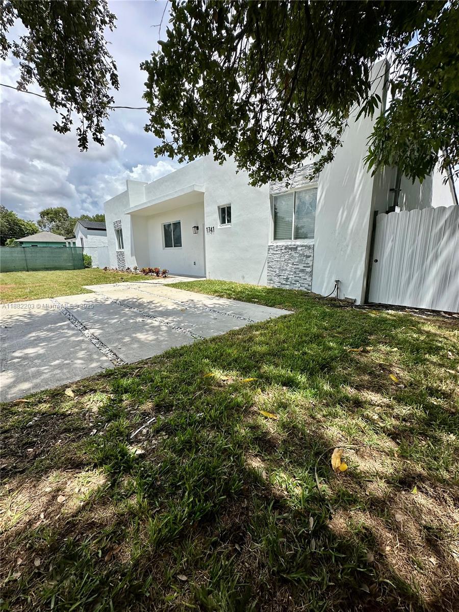 1741 NW 76th St