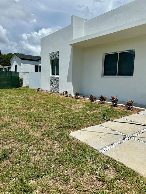 1741 NW 76th St Miami FL 33147