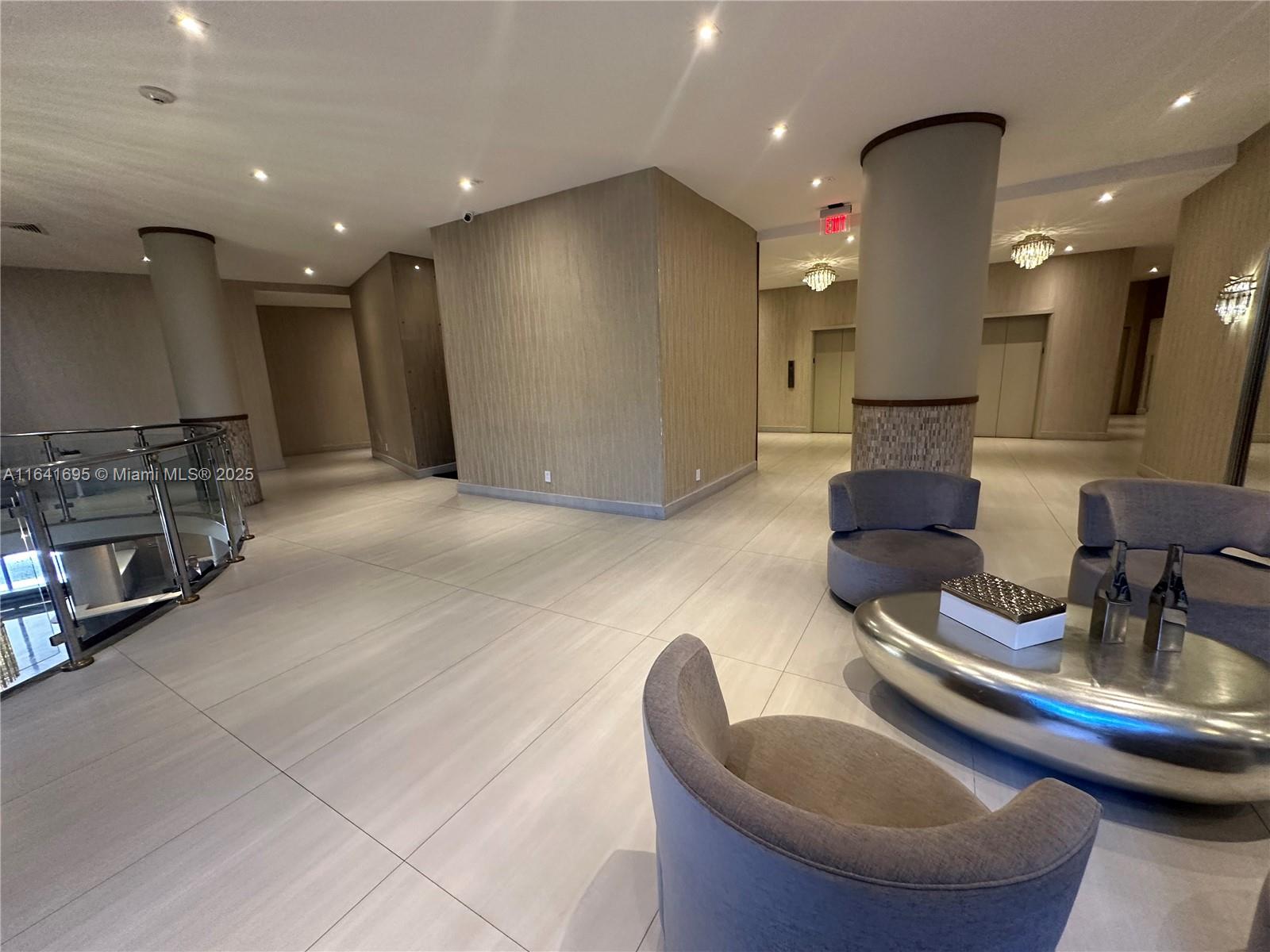 THE CARRIAGE HOUSE CONDO - Residential