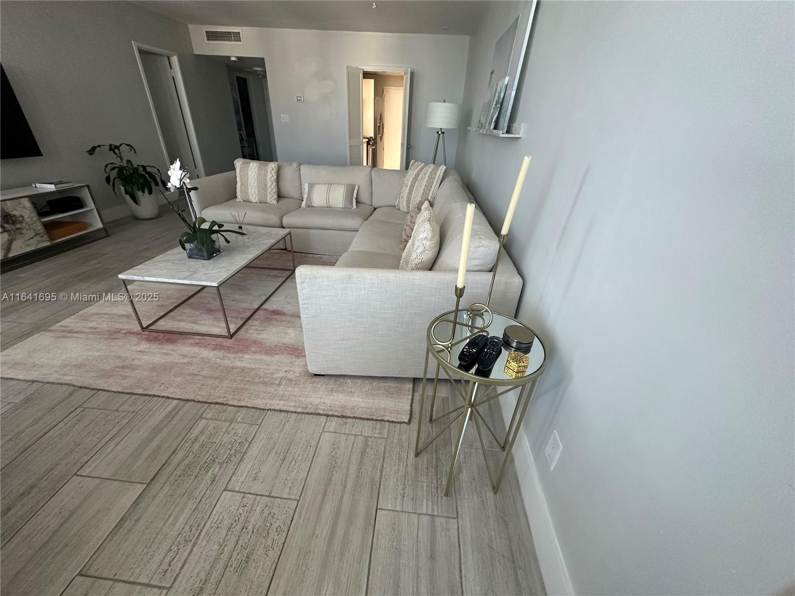 THE CARRIAGE HOUSE CONDO - Residential
