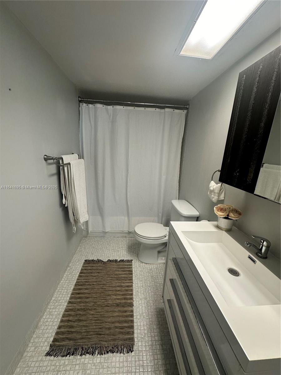 THE CARRIAGE HOUSE CONDO - Residential