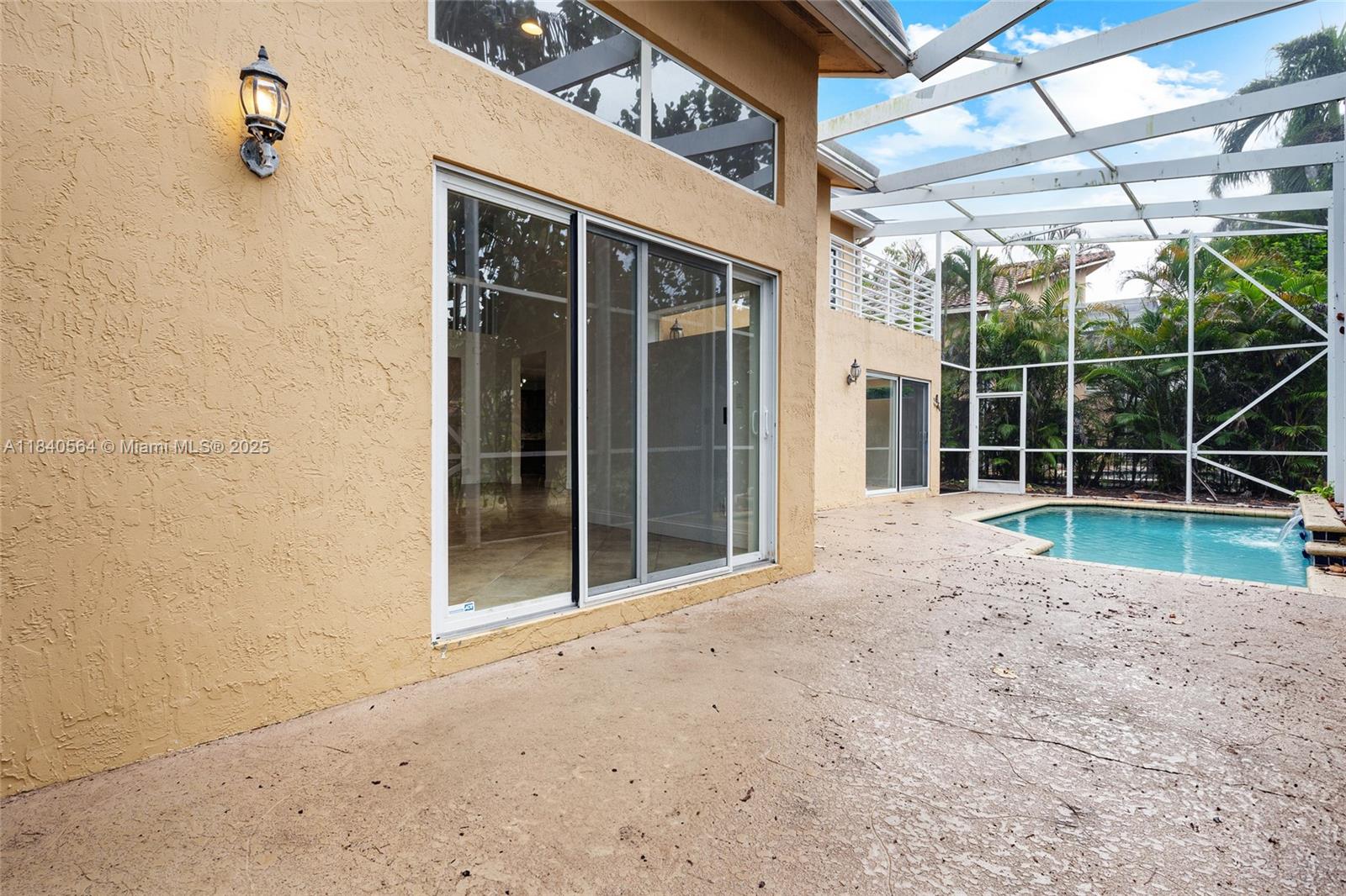 COUNTRY'S POINT - Residential