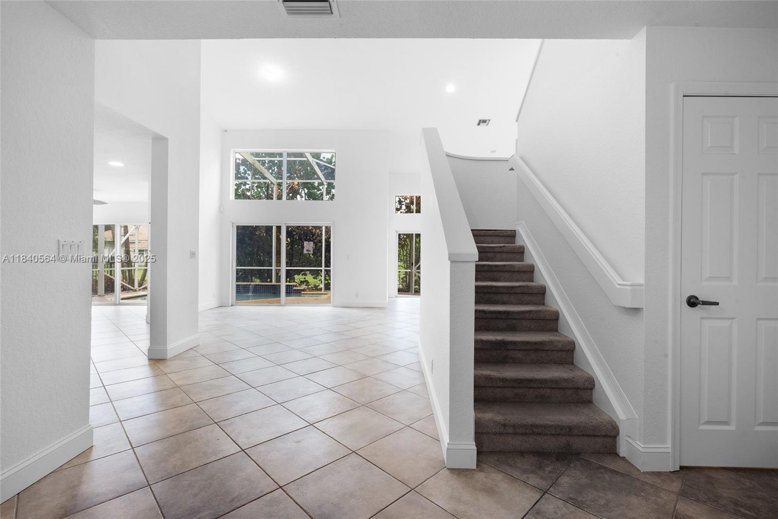 COUNTRY'S POINT - Residential