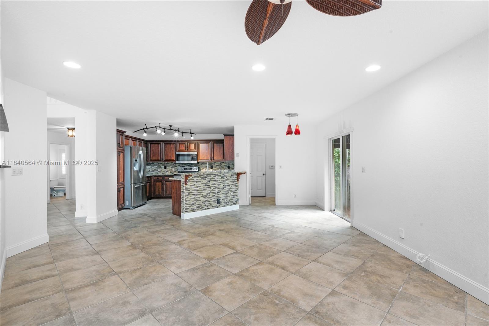 COUNTRY'S POINT - Residential