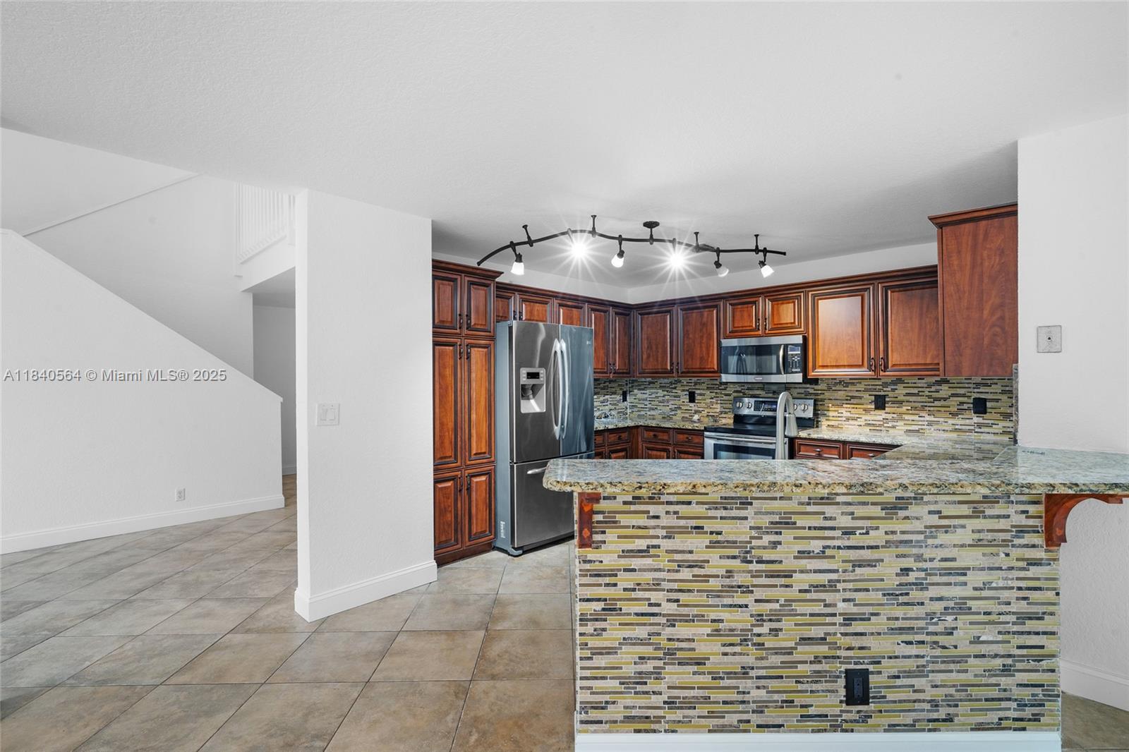 COUNTRY'S POINT - Residential