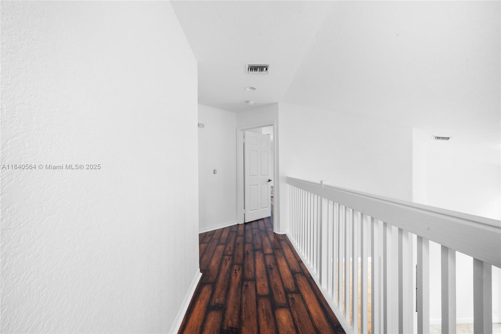 COUNTRY'S POINT - Residential