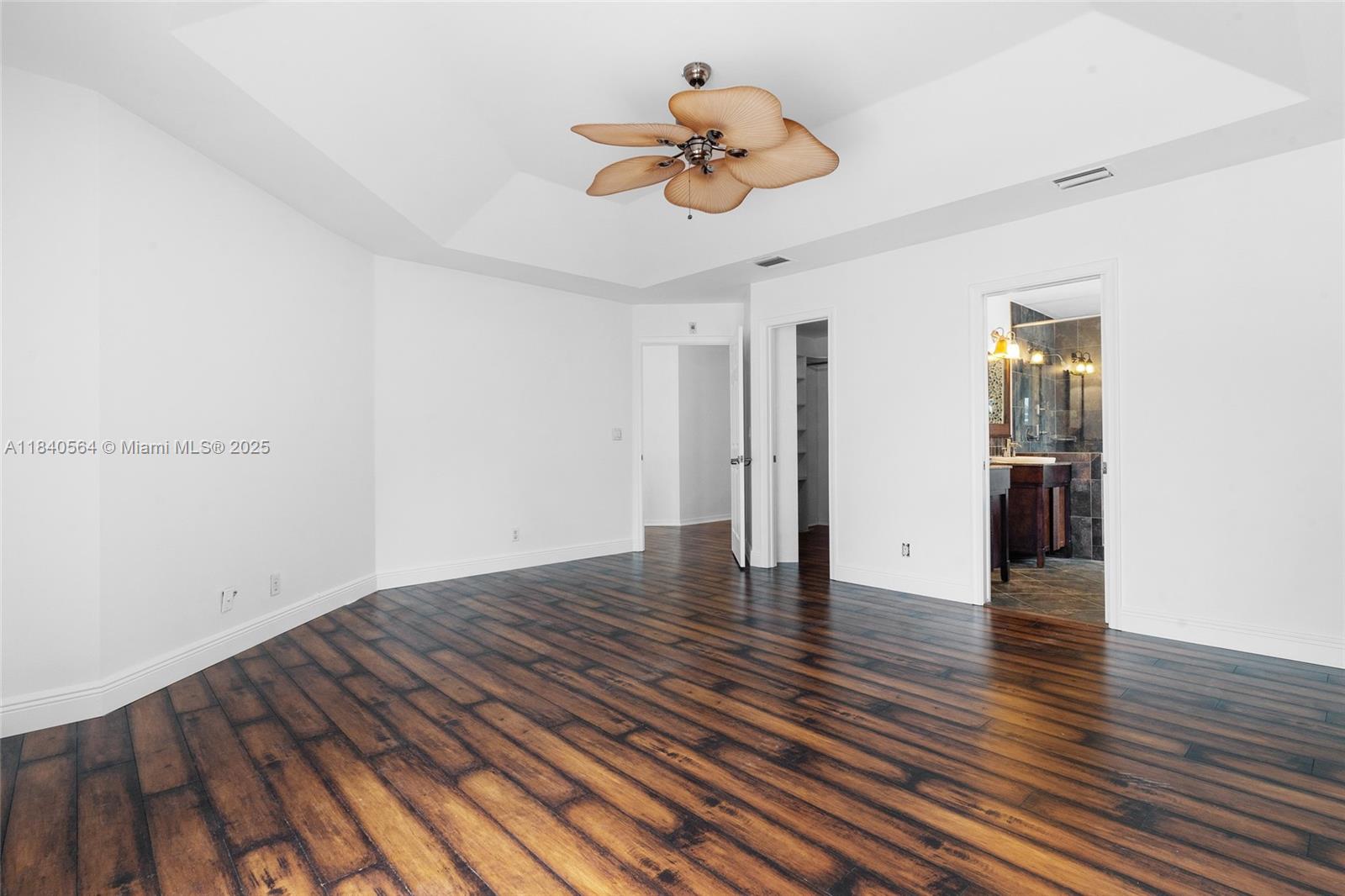 COUNTRY'S POINT - Residential