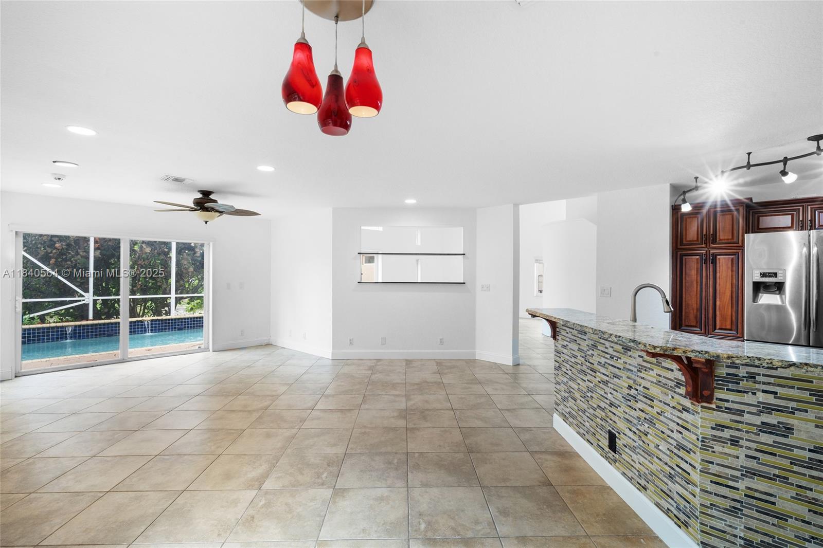 COUNTRY'S POINT - Residential