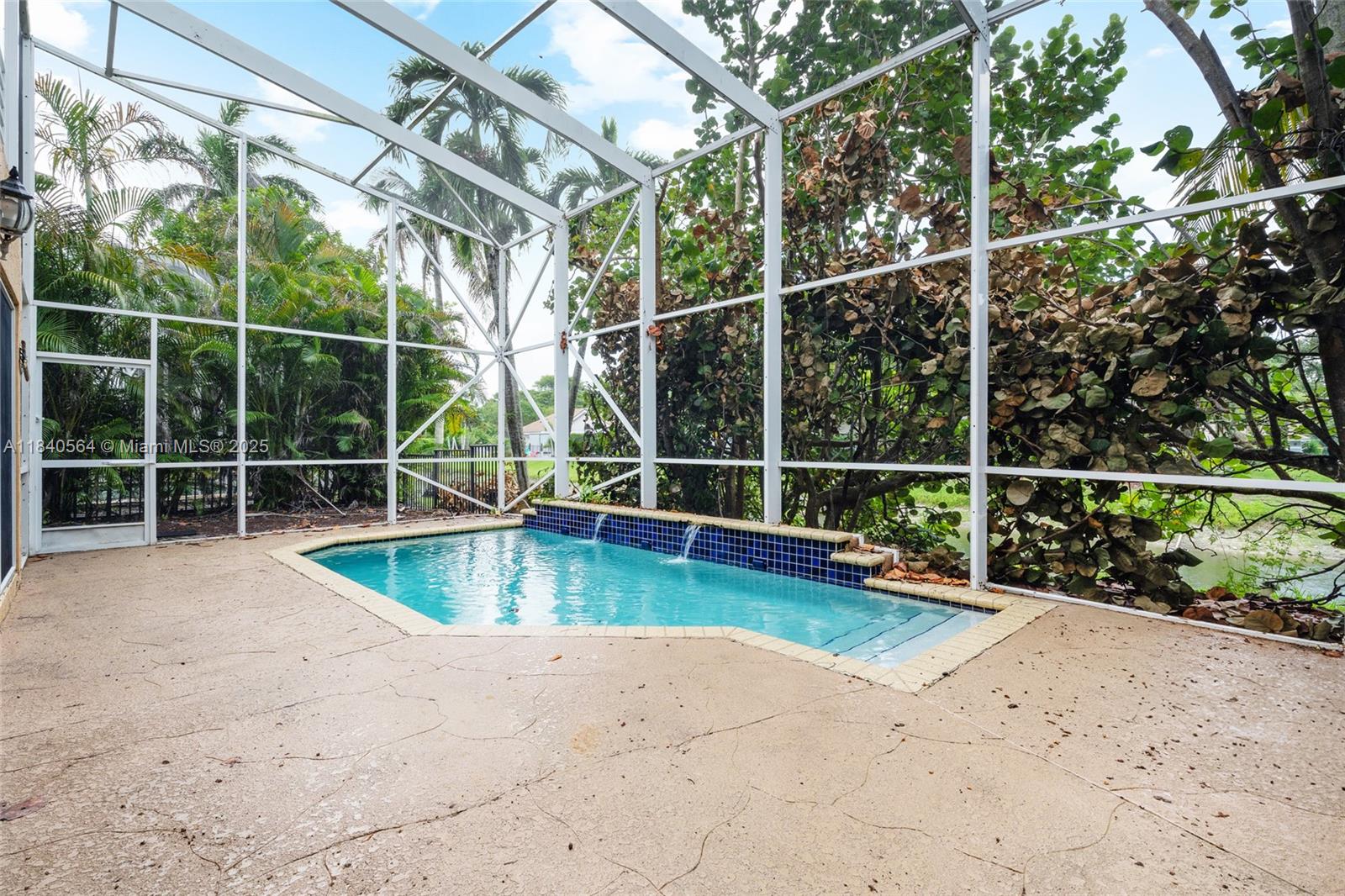 COUNTRY'S POINT - Residential