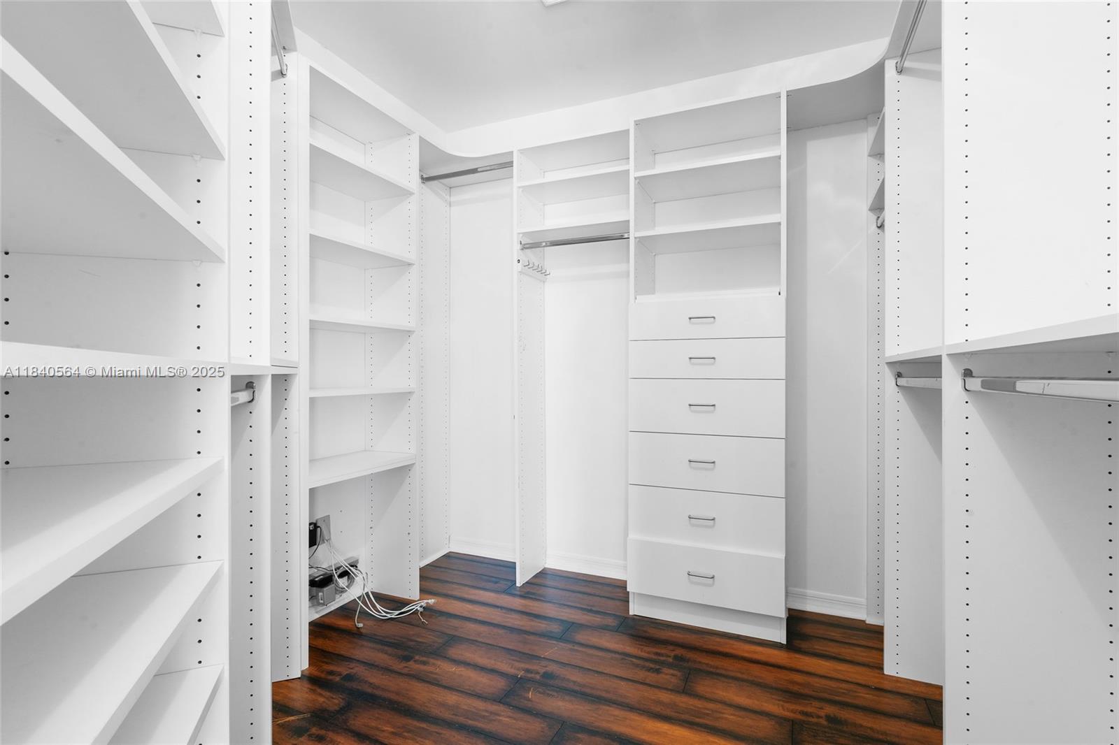 COUNTRY'S POINT - Residential