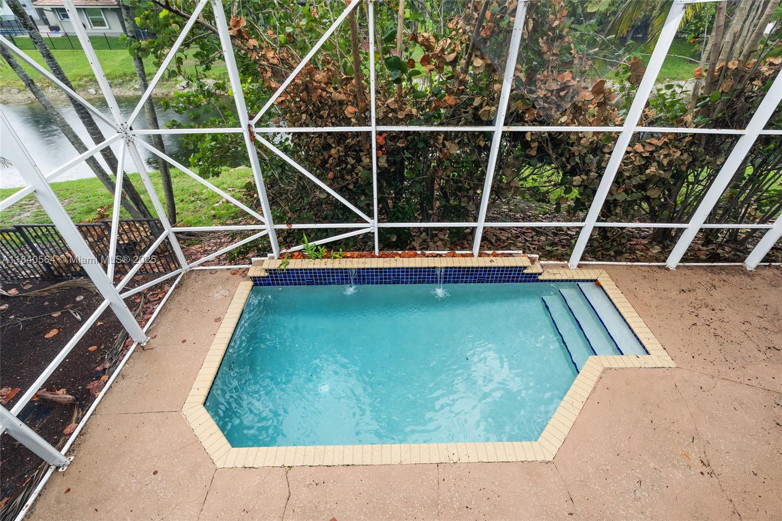 COUNTRY'S POINT - Residential