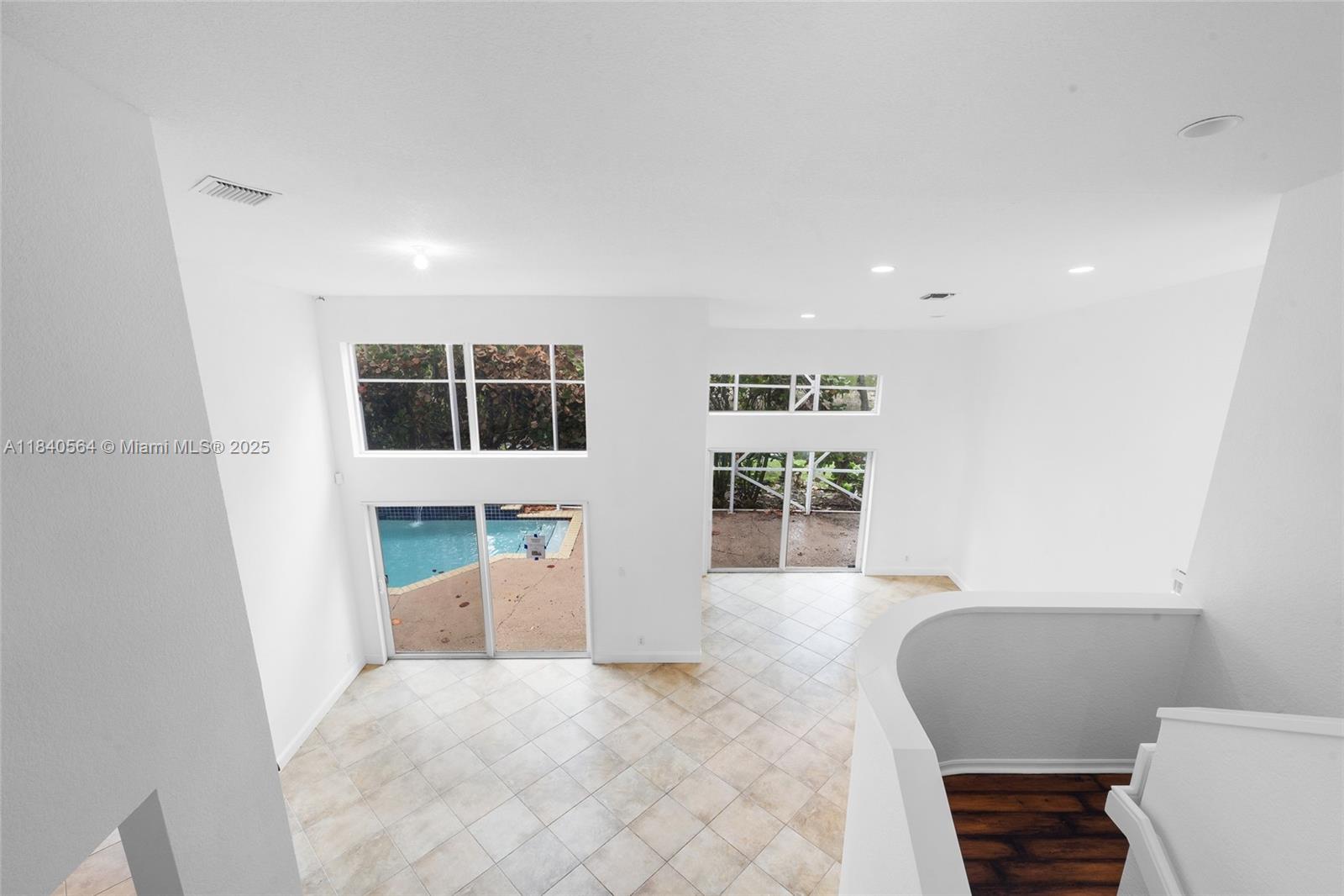 COUNTRY'S POINT - Residential