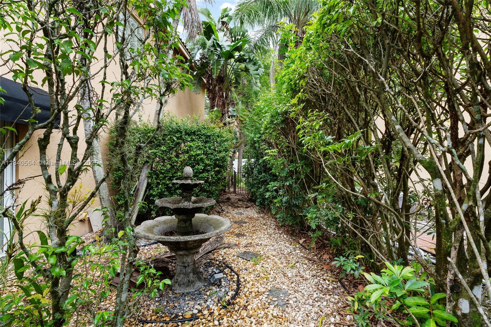 COUNTRY'S POINT - Residential