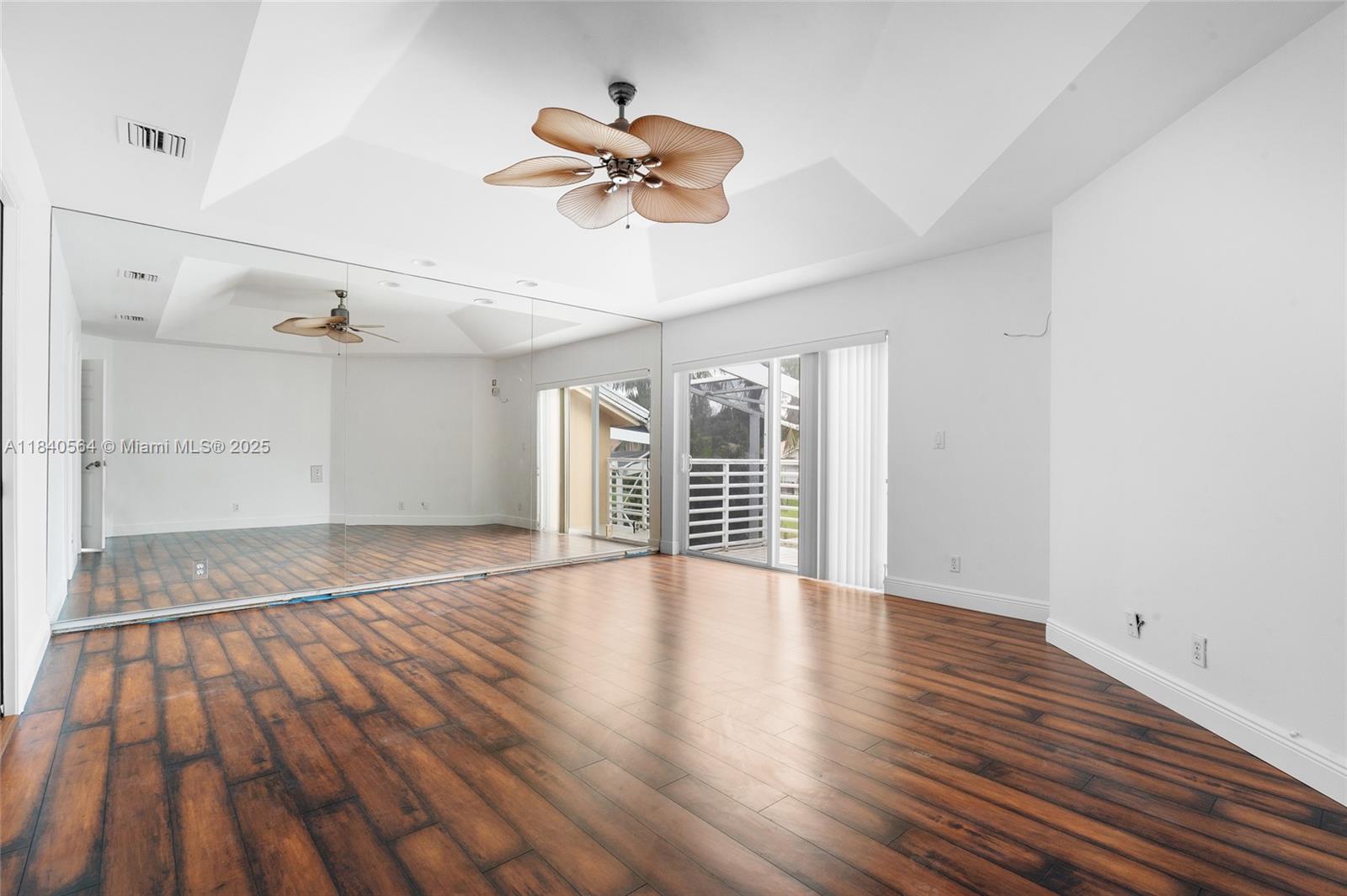 COUNTRY'S POINT - Residential