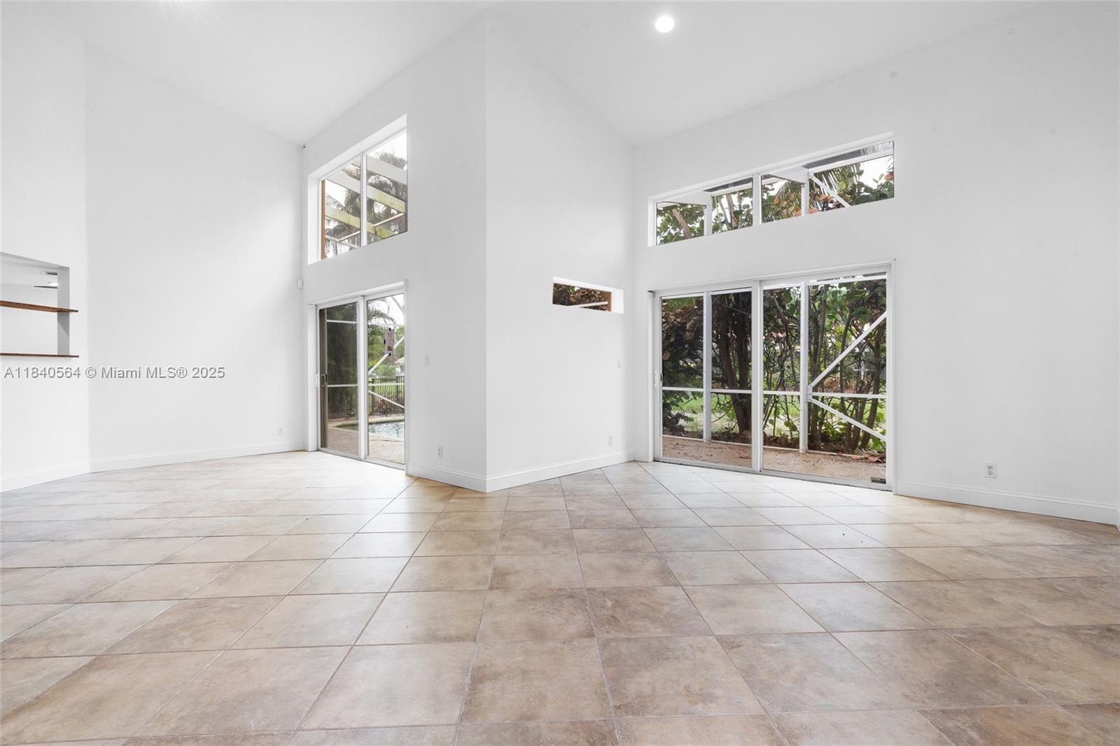 COUNTRY'S POINT - Residential