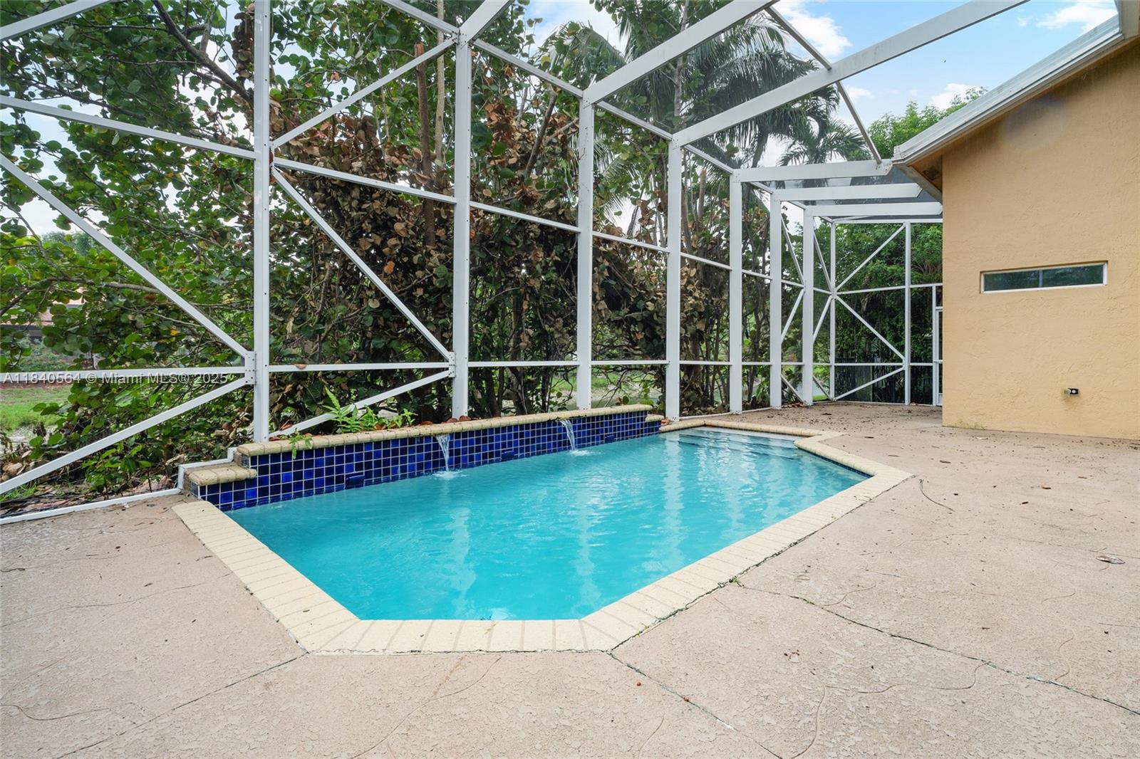 COUNTRY'S POINT - Residential