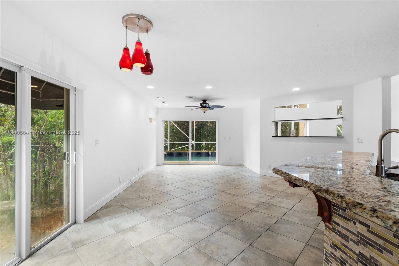 COUNTRY'S POINT - Residential