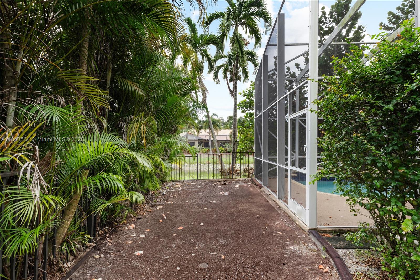 COUNTRY'S POINT - Residential