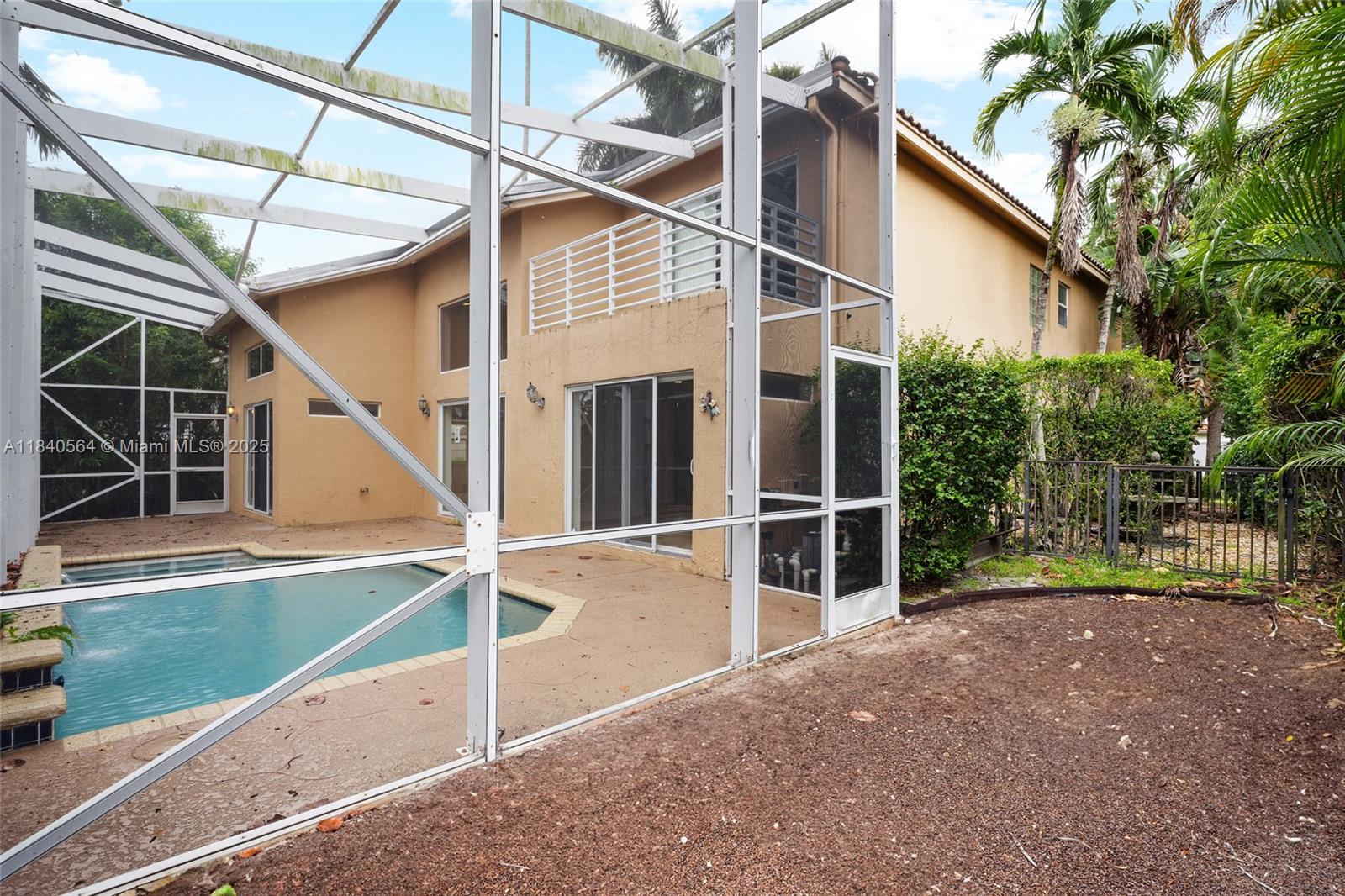 COUNTRY'S POINT - Residential