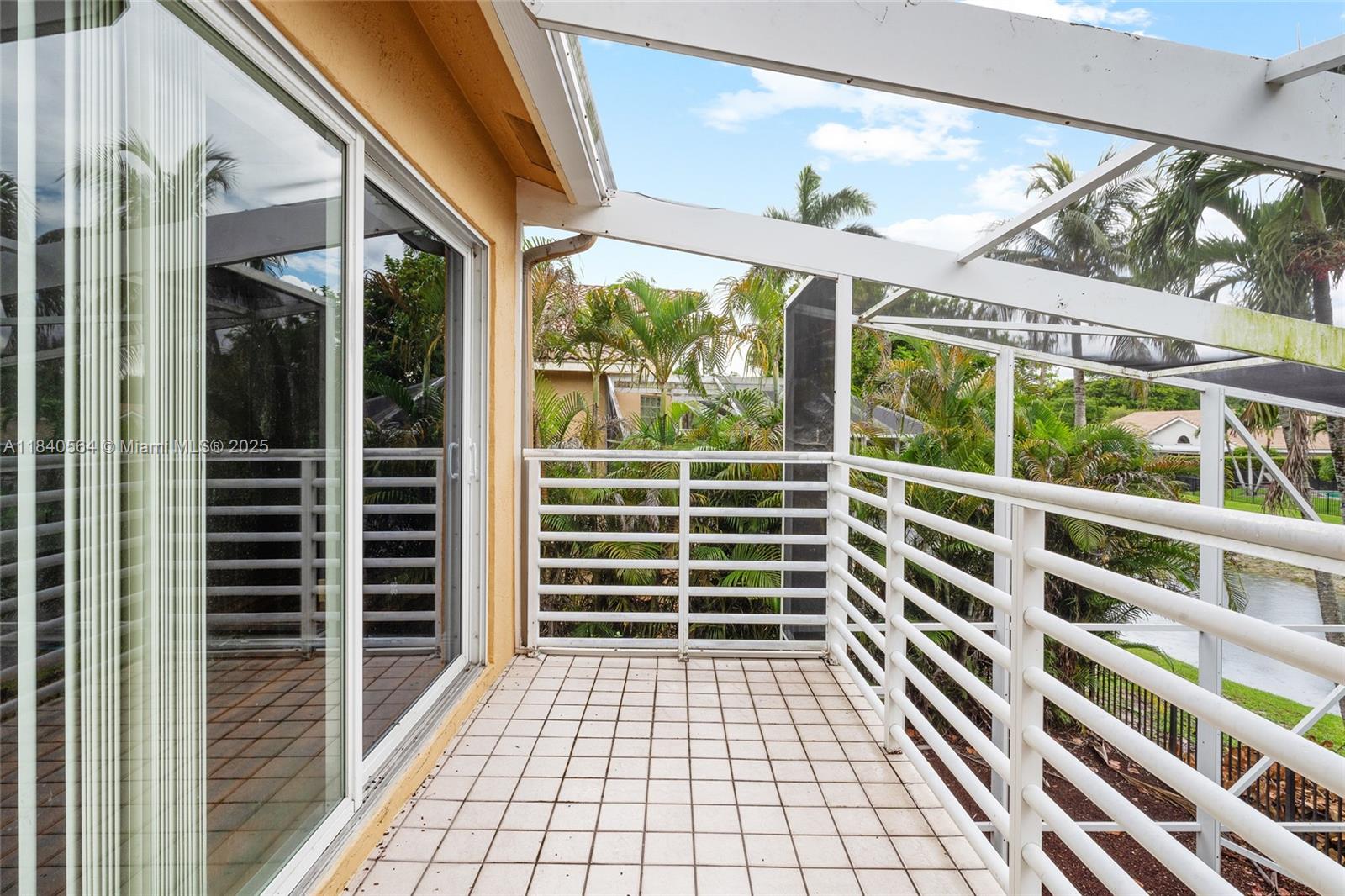 COUNTRY'S POINT - Residential