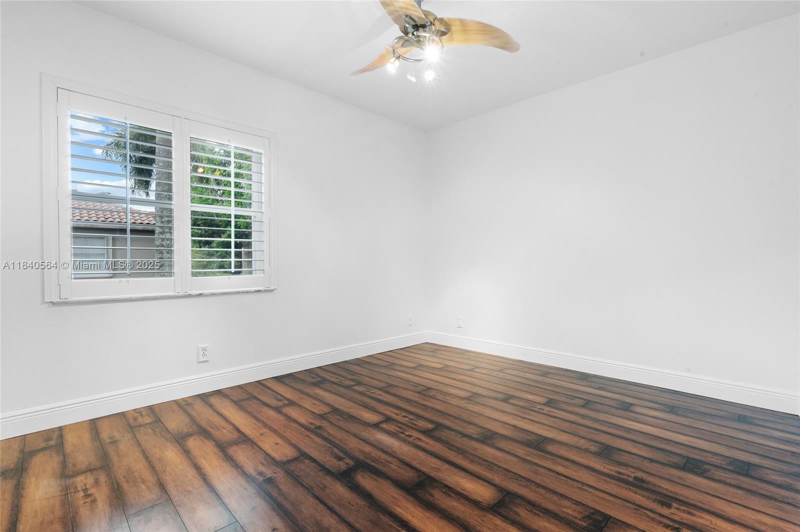 COUNTRY'S POINT - Residential