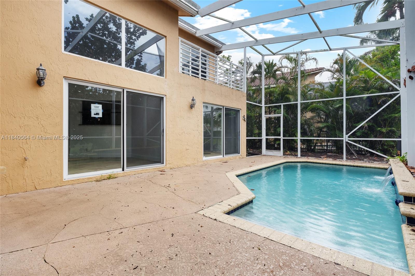 COUNTRY'S POINT - Residential