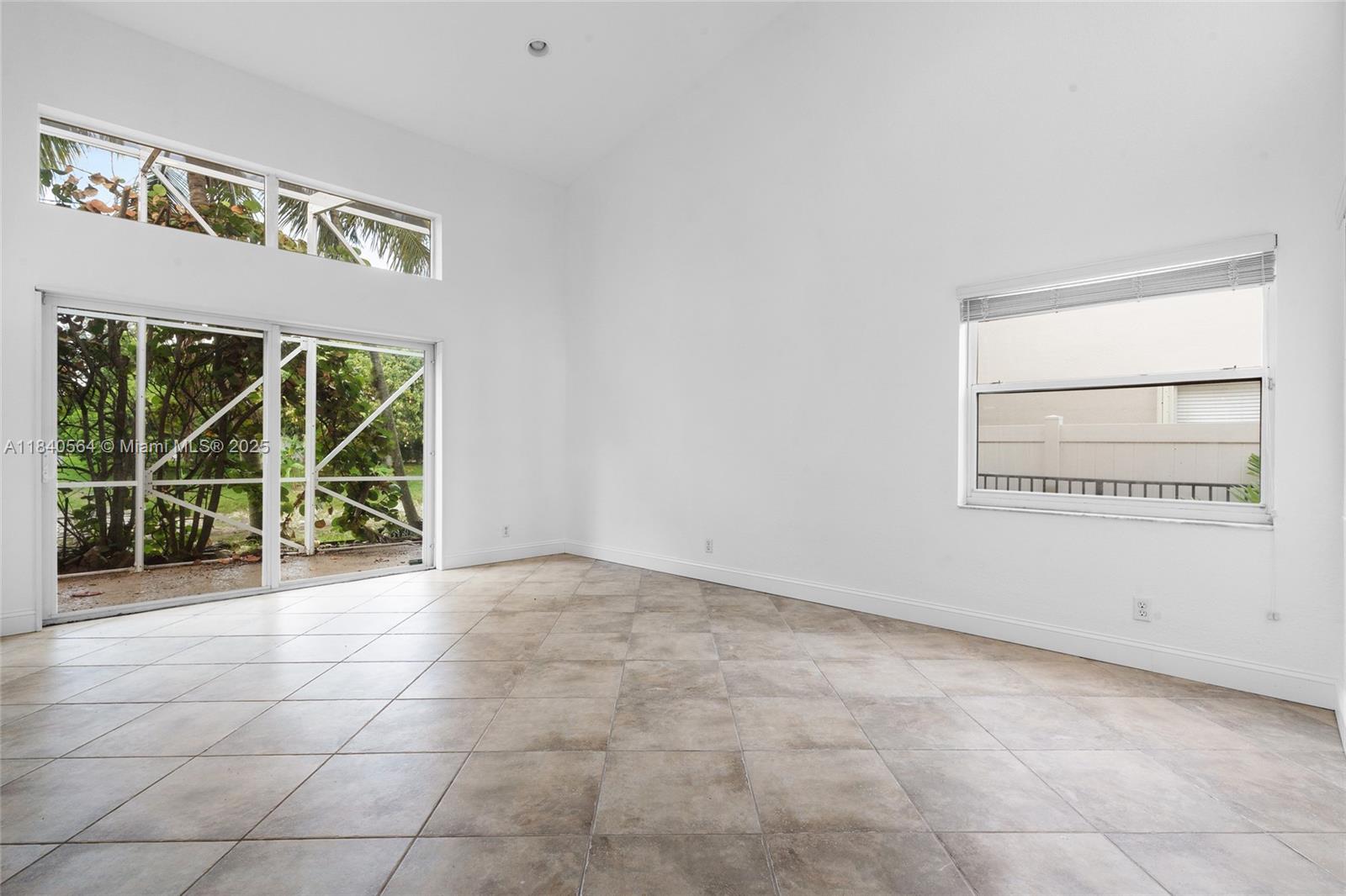 COUNTRY'S POINT - Residential