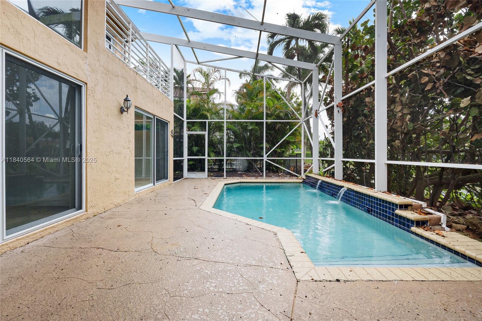 COUNTRY'S POINT - Residential