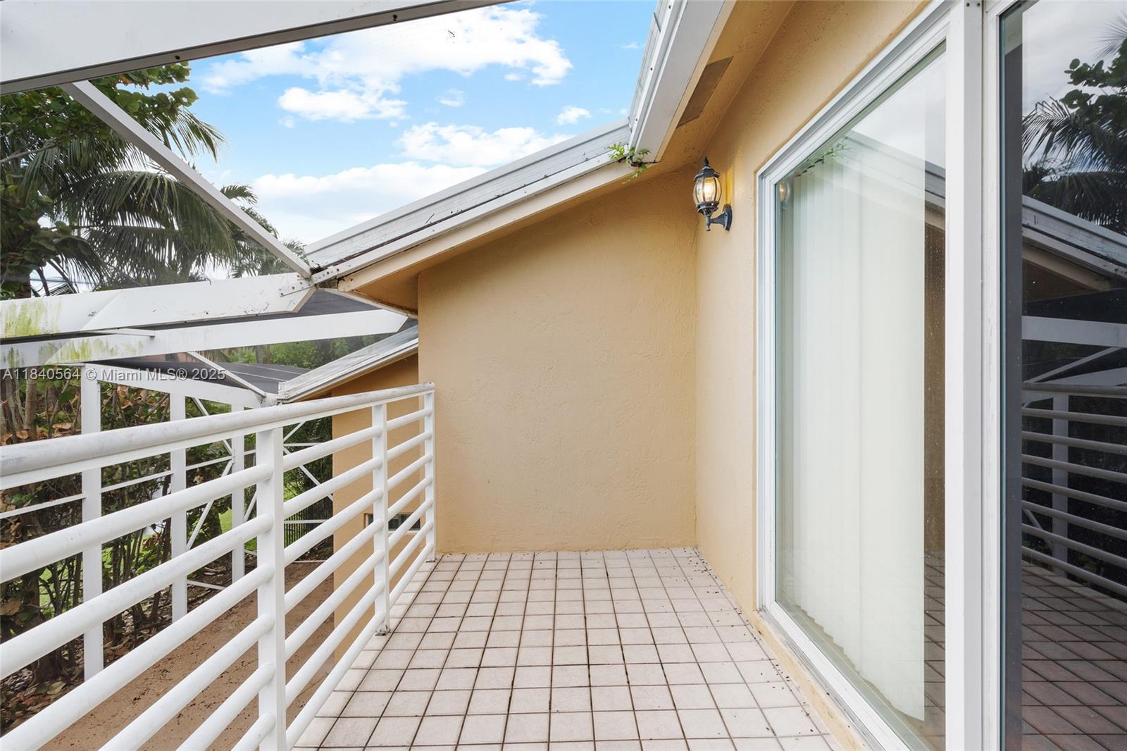 COUNTRY'S POINT - Residential