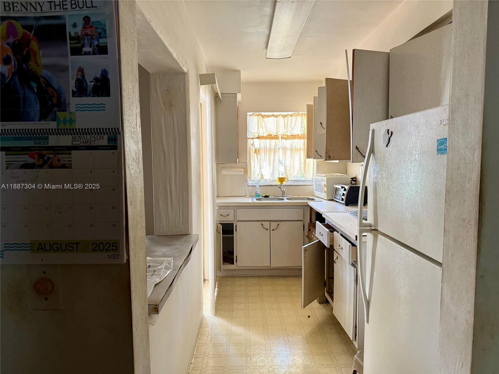 ELDORADO COUNTRY CLUB APT - Residential
