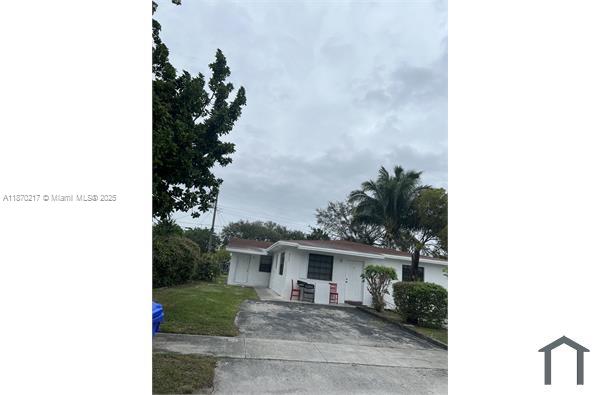 NICE 3 BED 2 BATH DUPLEX, CENTRAL AC, TILED W/D HOOKUP, FENCED BACK YARD, OPEN BACK PATIO, CLOSE TO SCHOOL, COLLEGES, HWS, ETC..