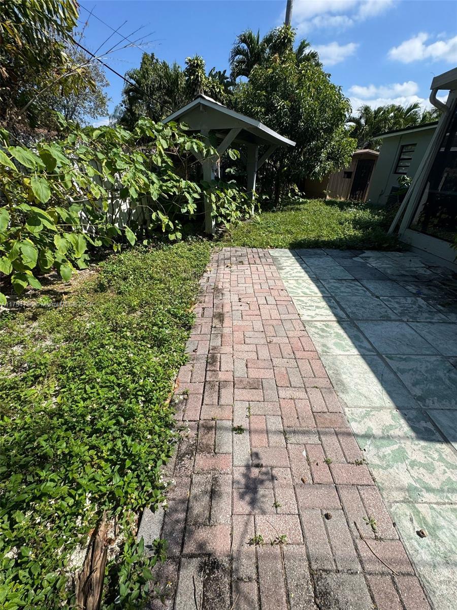 PLAYLAND ISLES - Residential