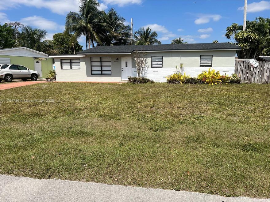 Welcome to this beautiful, updated, 4 bedroom house , or can be used as a 3/2 with a mother-in-law suite/ studio for extra rental income!

The house is on a corner lot, with a huge front yard and backyard, where your kids and pets can run around and play at all times of the day!

Minutes to the hard rock hotel, right off of griffin rd, restaurants, places of worship, and much more...
A short drive to the beaches, downtown, and of course the famous hard rock hotel, making this the PERFECT location!

Brand new roof was placed in 2023, new floors, and much more!

Great for airbnb or rental investment, investors can enjoy high cash flow with this one!
NO HOA, NO RESTRICTIONS, quiet, wonderful neighborhood with great neighbors.

Ready for your new home? schedule your showing today!