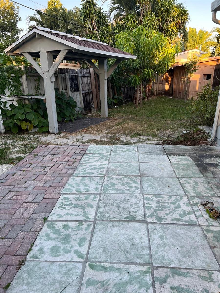 PLAYLAND ISLES - Residential