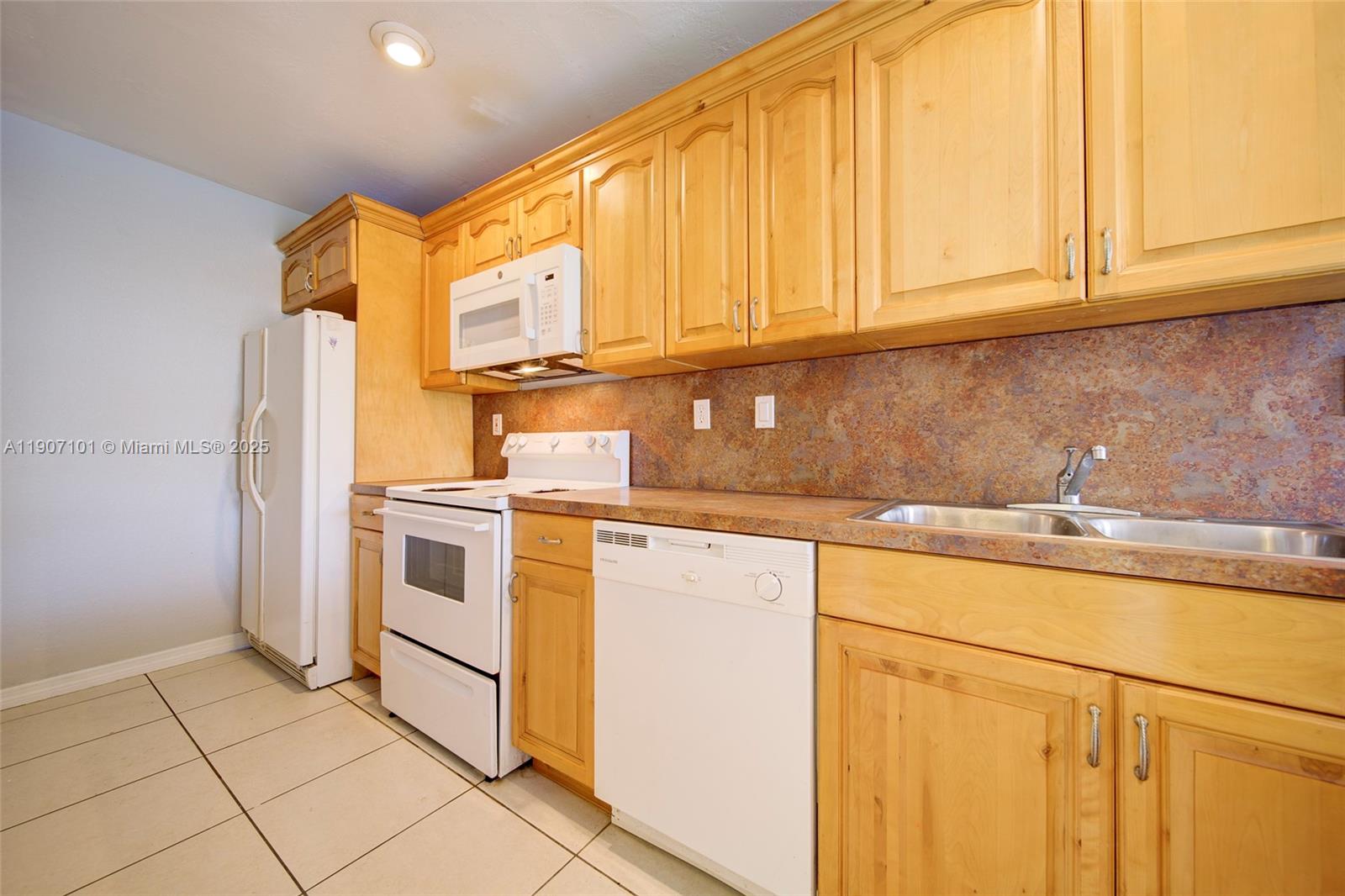 WEST PERRINE ADDN - Residential Lease