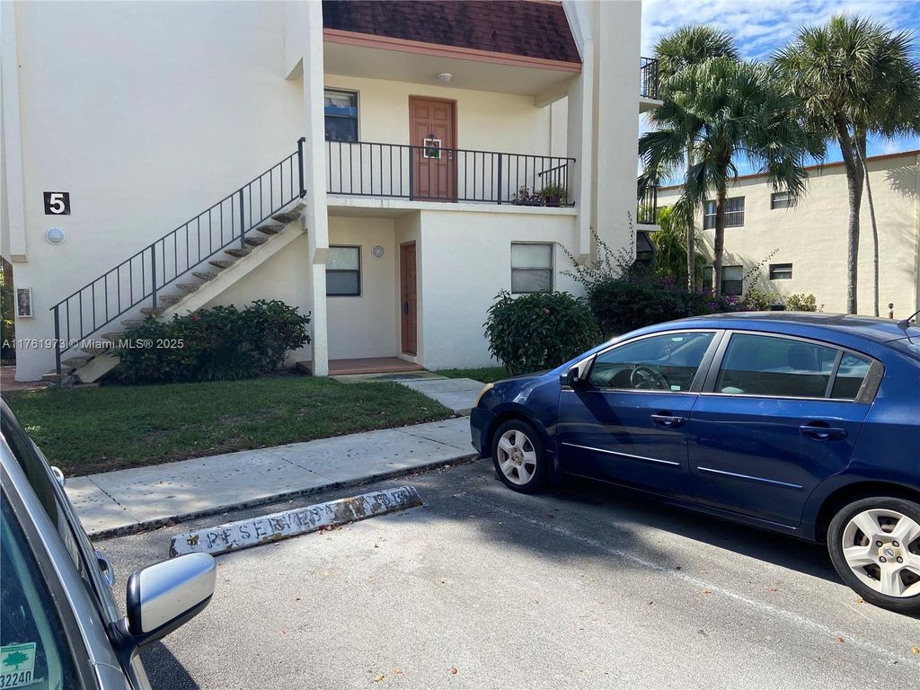 Photo of 301 N Pine Island Rd #117, Plantation, FL 33324 (MLS # A11761973)