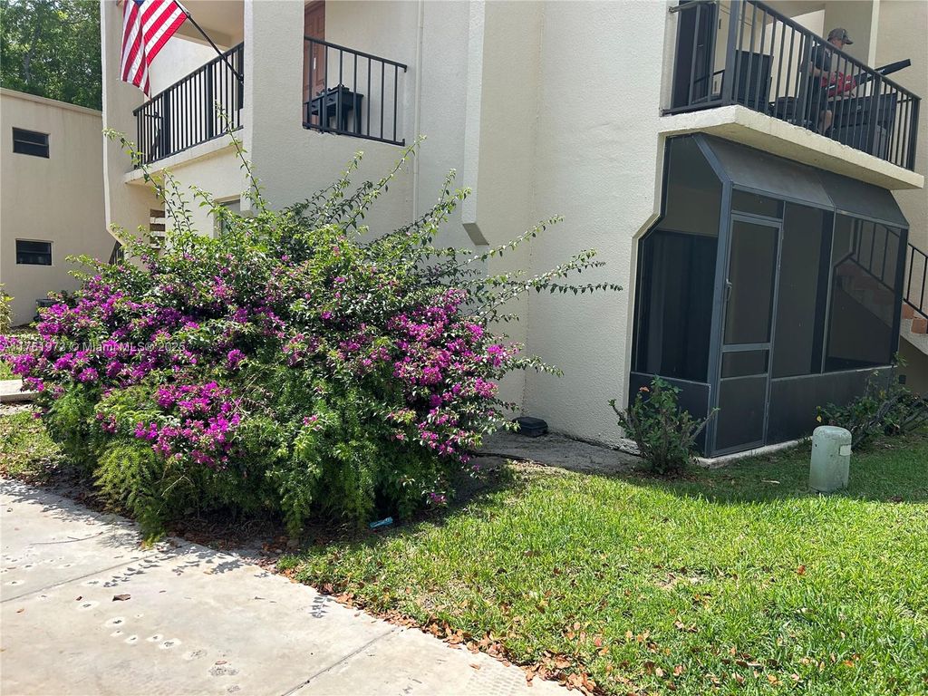 Photo of 301 N Pine Island Rd #117, Plantation, FL 33324 (MLS # A11761973)